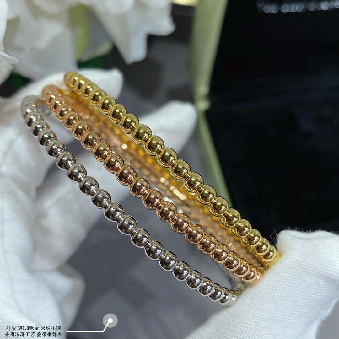 V*N CL*F & arpels rice bead bracelet