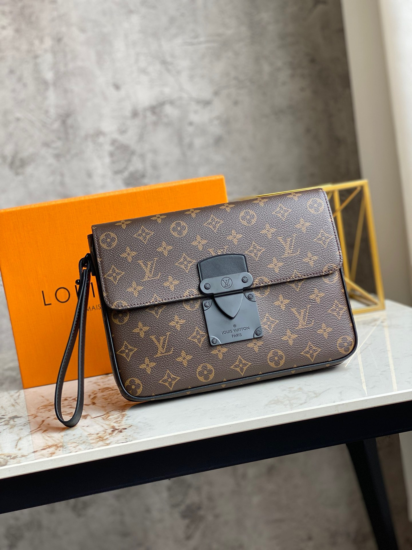 LV S LOCK 4A M80560