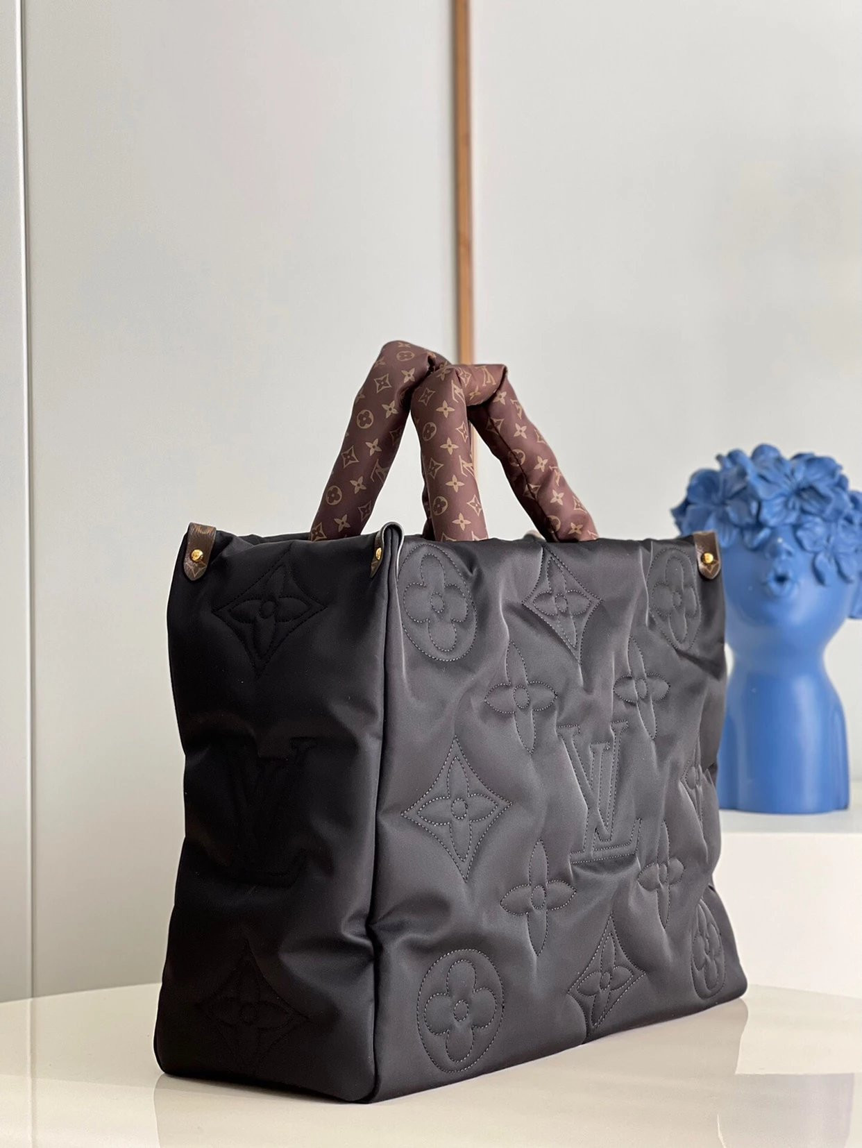 LV ONTHEGO GM M59005 16.1 x 13.4 x 7.5 inches
