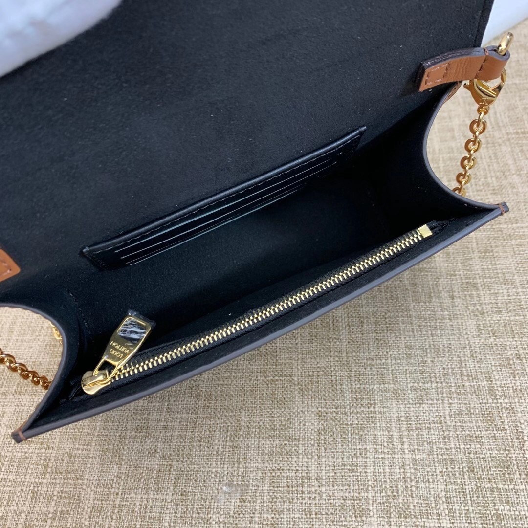 LV DAUPHINE CHAIN WALLET M68746