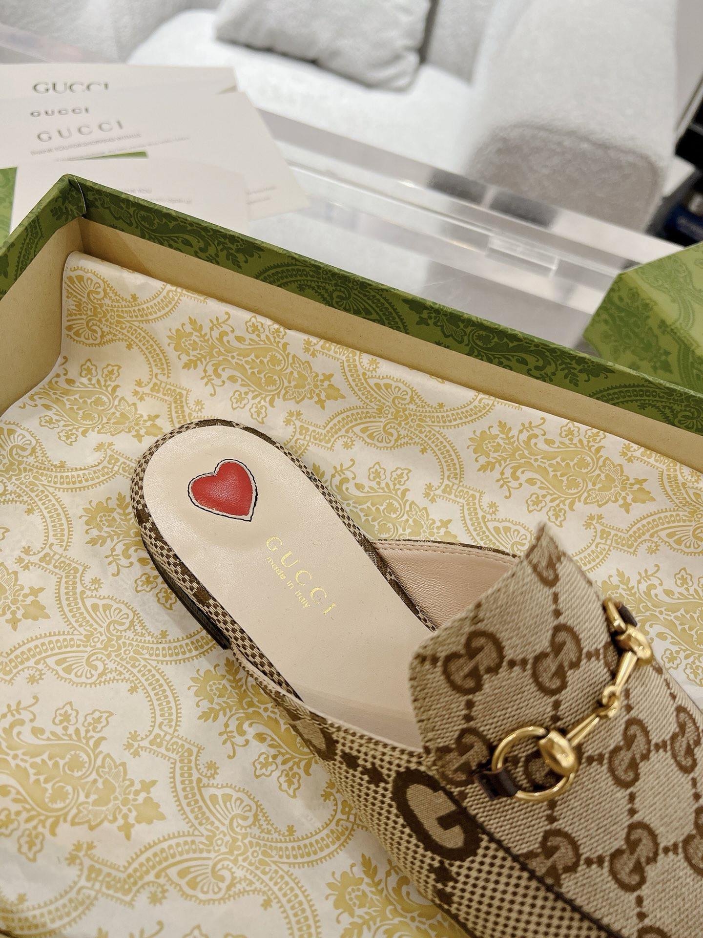 ua G*u*i princetown slipper