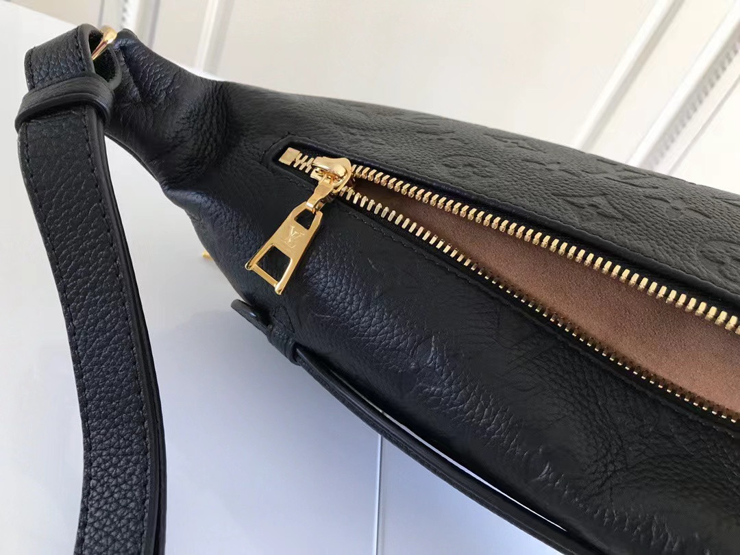 LV Bumbag M44812 23×16×10CM