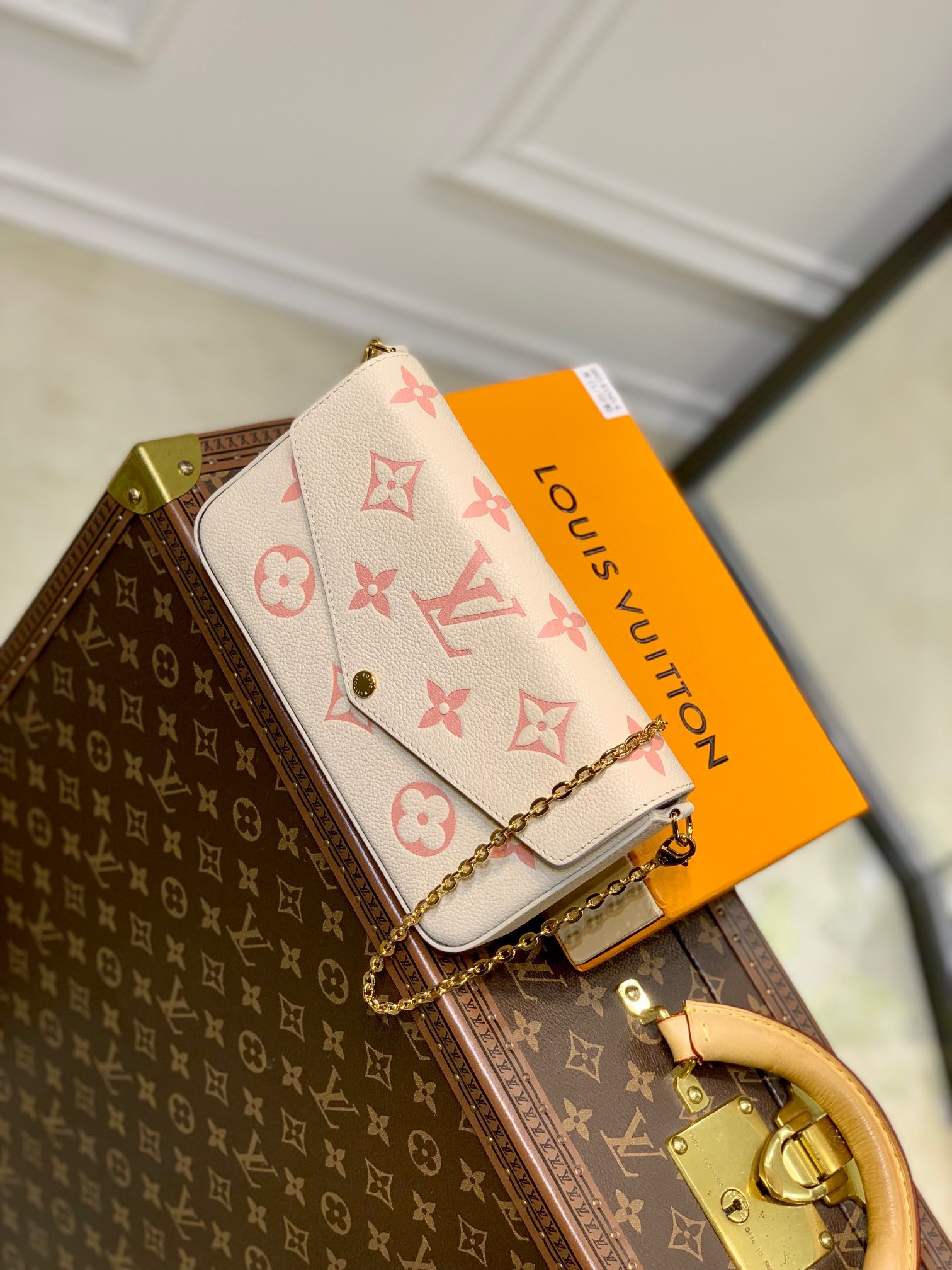 LV Félicie Pochette M82047