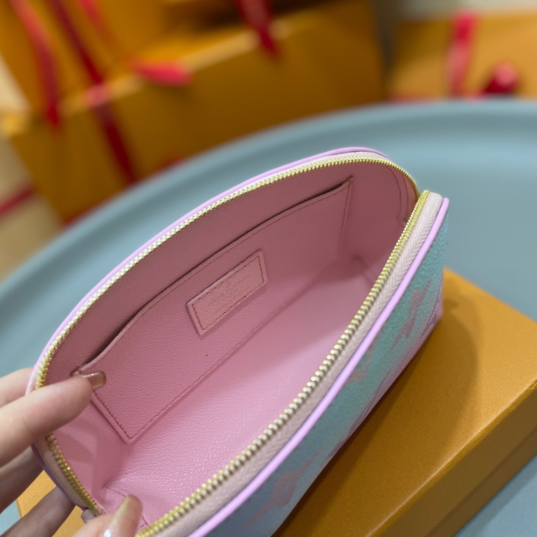LV POCHETTE COSMETIQUE M59944