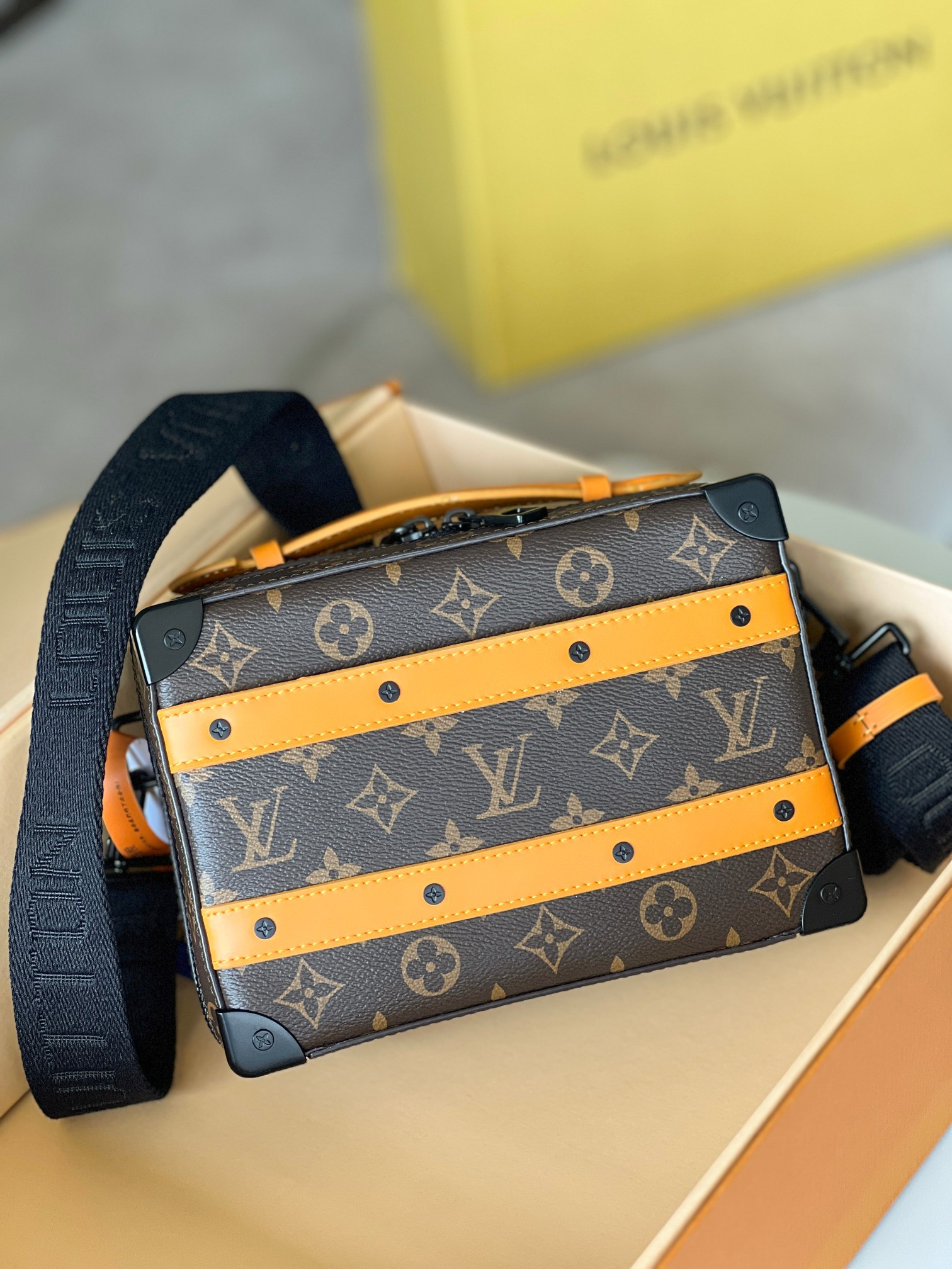 LV Handle Soft Trunk M46689 21.5x15x7cm