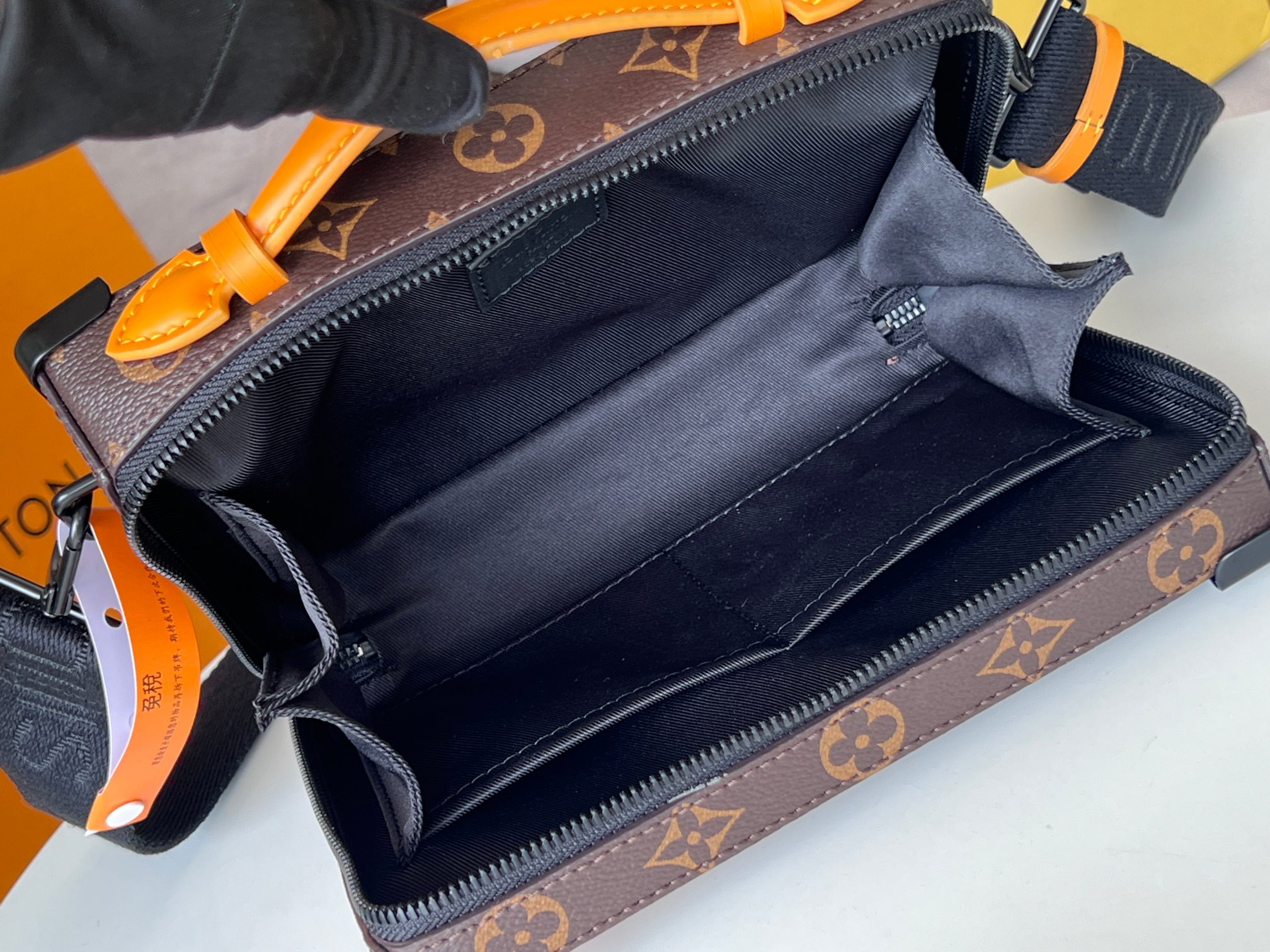 LV Handle Soft Trunk M46689 21.5x15x7cm