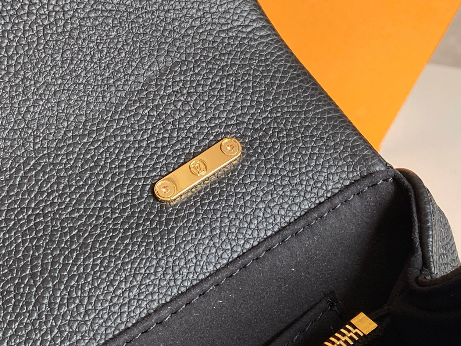LV Madeleine BB M45978 24x17x8.5cm