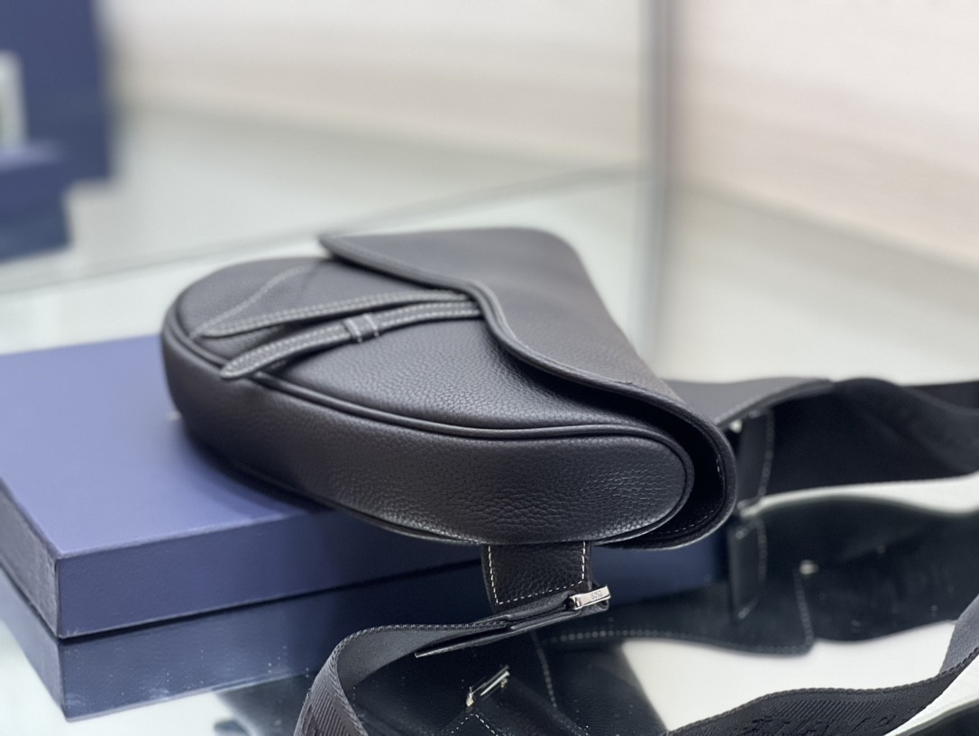 D*or saddle bag black grained calfskin 26 x 19 x 4.5 cm