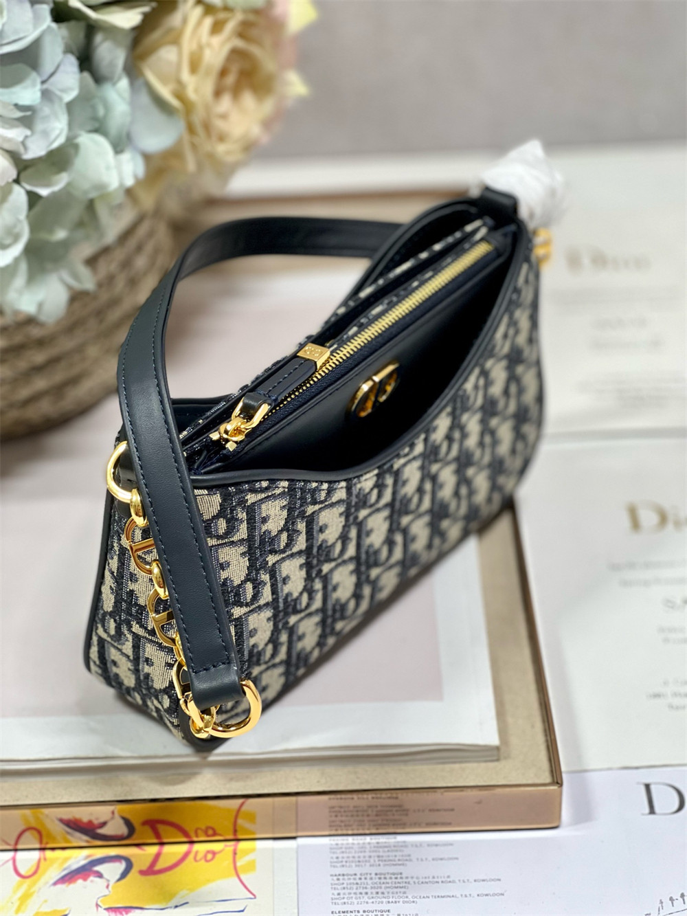 D*or 30 montaigne avenue bag blue D*or oblique jacquard 22.5 x 12.5 x 6.5 cm