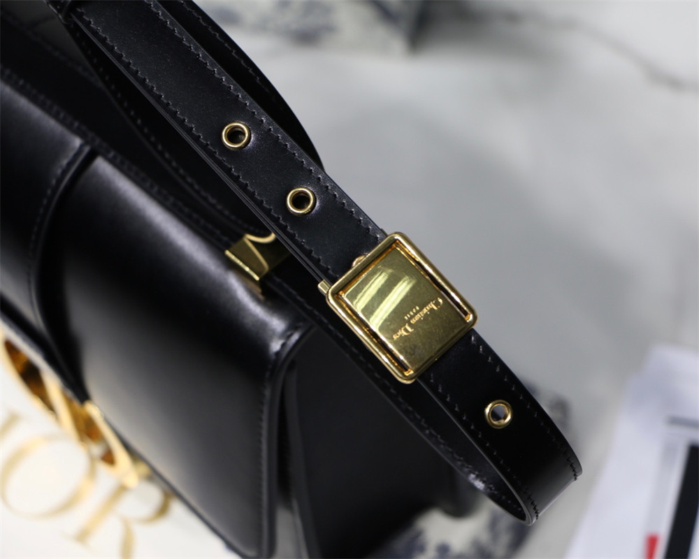 D*or 30 montaigne chain bag shiny black