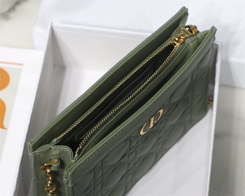 d*or caro zipped pouch with chain green S*pple cannage calfskin 19 x 14 x 4.5 cm