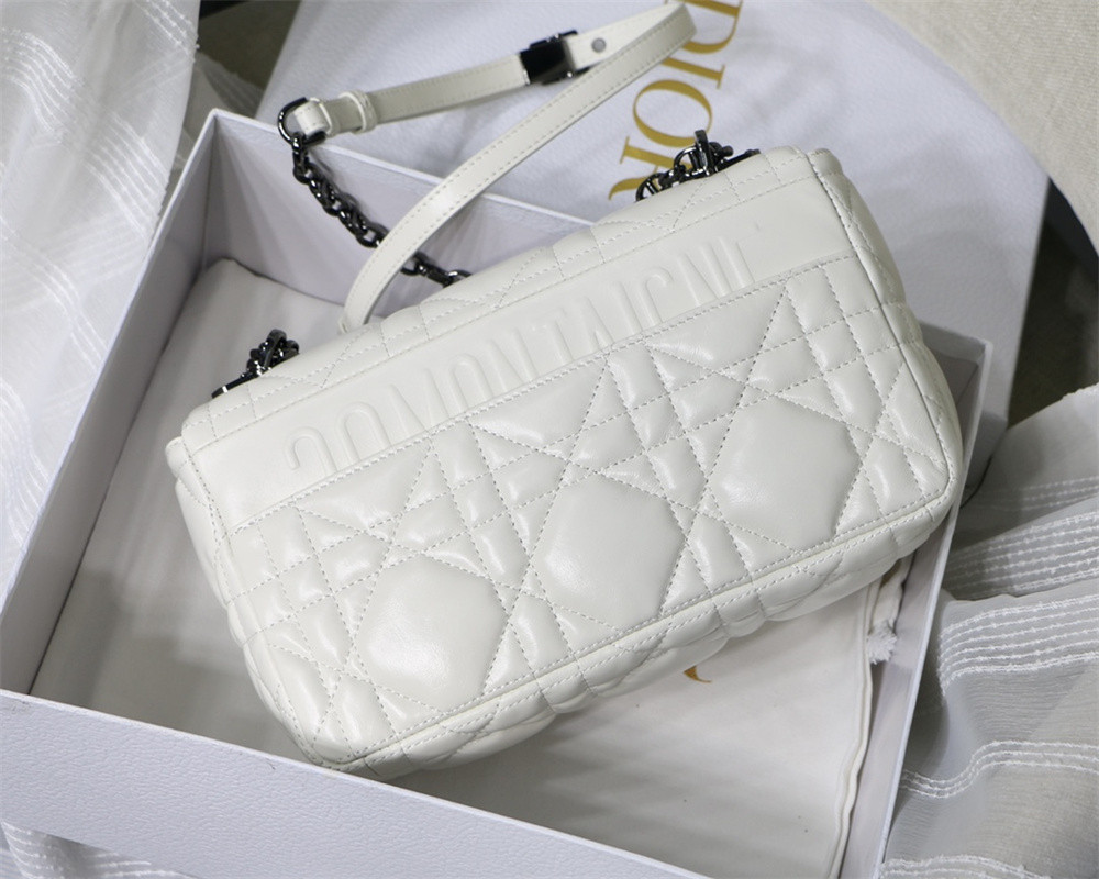 medium d*or caro bag ivory S*pple cannage calfskin 25.5 x 15.5 x 8 cm