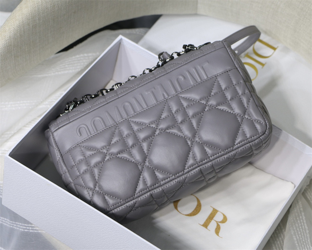 medium d*or caro bag grey S*pple cannage calfskin with silver hardware 25.5 x 15.5 x 8 cm