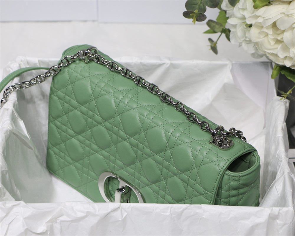 large d*or caro bag green S*pple cannage calfskin with silver hardware 29 x 18 x 10 cm