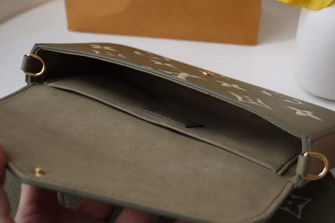 LV FÉLICIE POCHETTE M69977