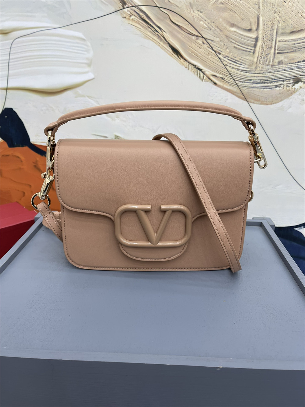 Va1e*ntin0 garavani locÒ calfskin shoulder small bag rose cannelle 22 x 16 x 7 cm