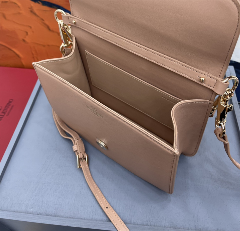 Va1e*ntin0 garavani locÒ calfskin shoulder small bag rose cannelle 22 x 16 x 7 cm