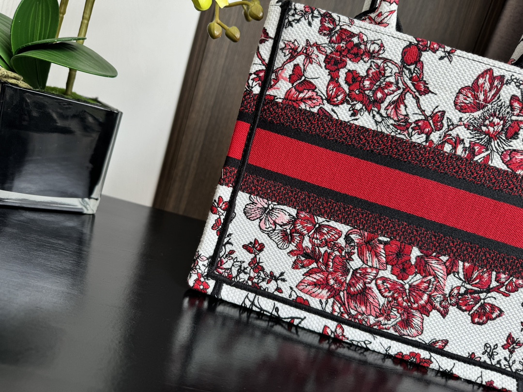 small D*or book tote white and red le cŒur des papillons embroidery 10.5 x 8.5 x 5.5 inches