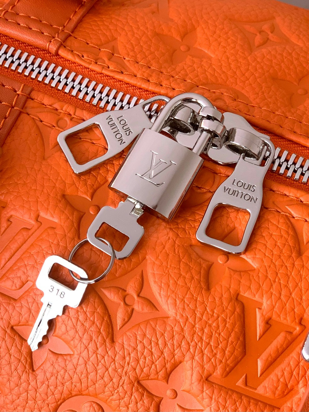 l0*is V*t0n keepall bandoulière 50 m23749