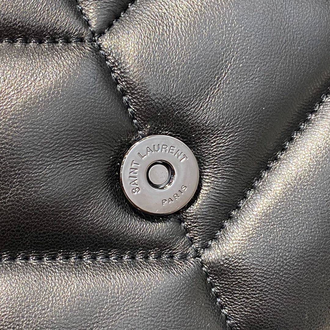 Y*L puffer in leather navy 23 x 15.5 x 5.8 cm