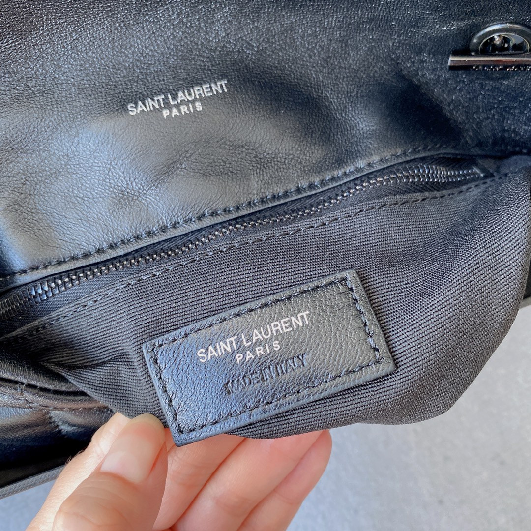 Y*L puffer in leather navy 23 x 15.5 x 5.8 cm