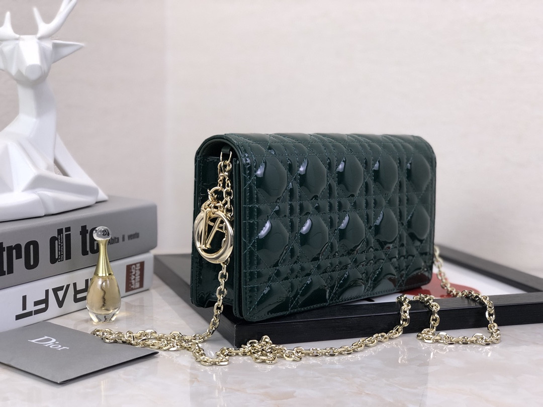 lady D*or pouch dark green patent cannage calfskin 8.5 x 4.5 x 1 inches