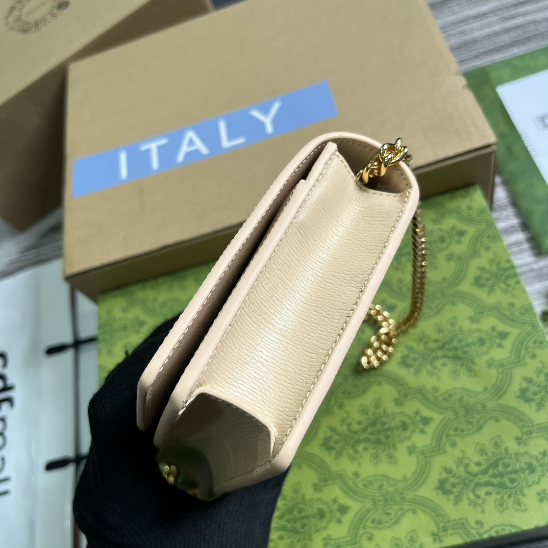 chain wallet with G*u*i script light beige 7.8"w x 5"h x 1.6"d