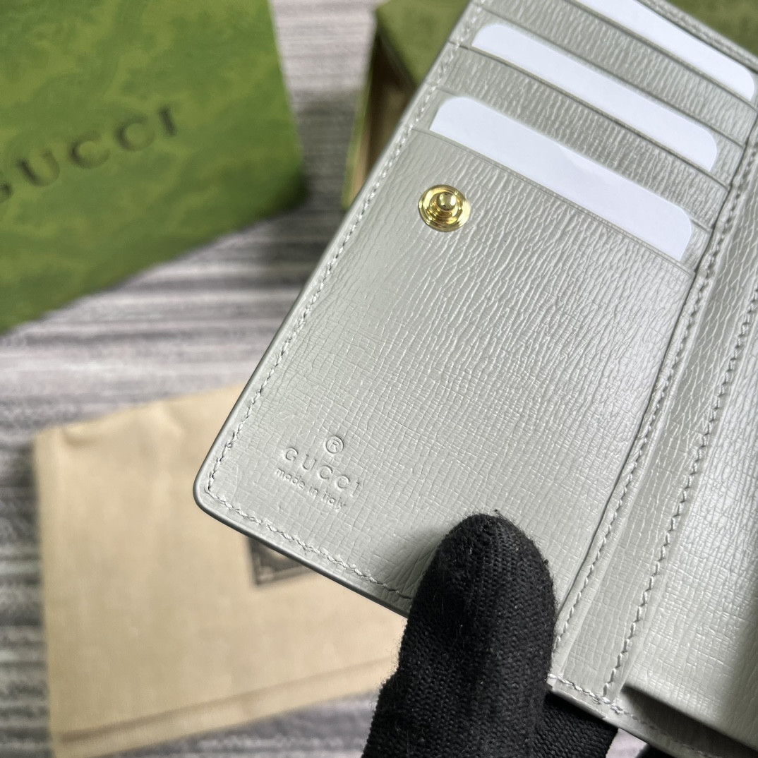 G*u*i script zip-around wallet gray 14 x 18.5 x 3cm
