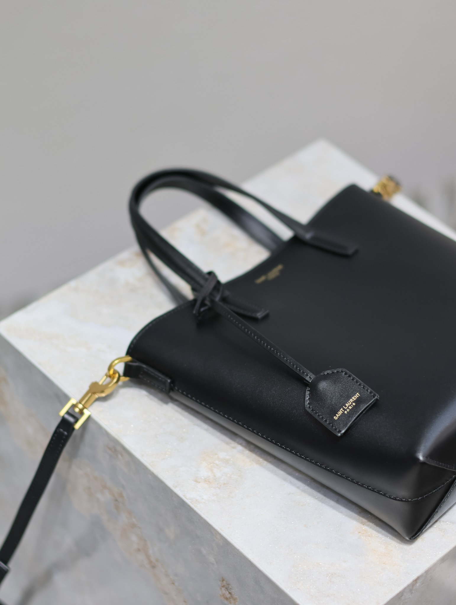 y*l Sa**t Lau*nt paris mini toy shopping in smooth leather black 7.1 x 6.7 x 3.1 inches