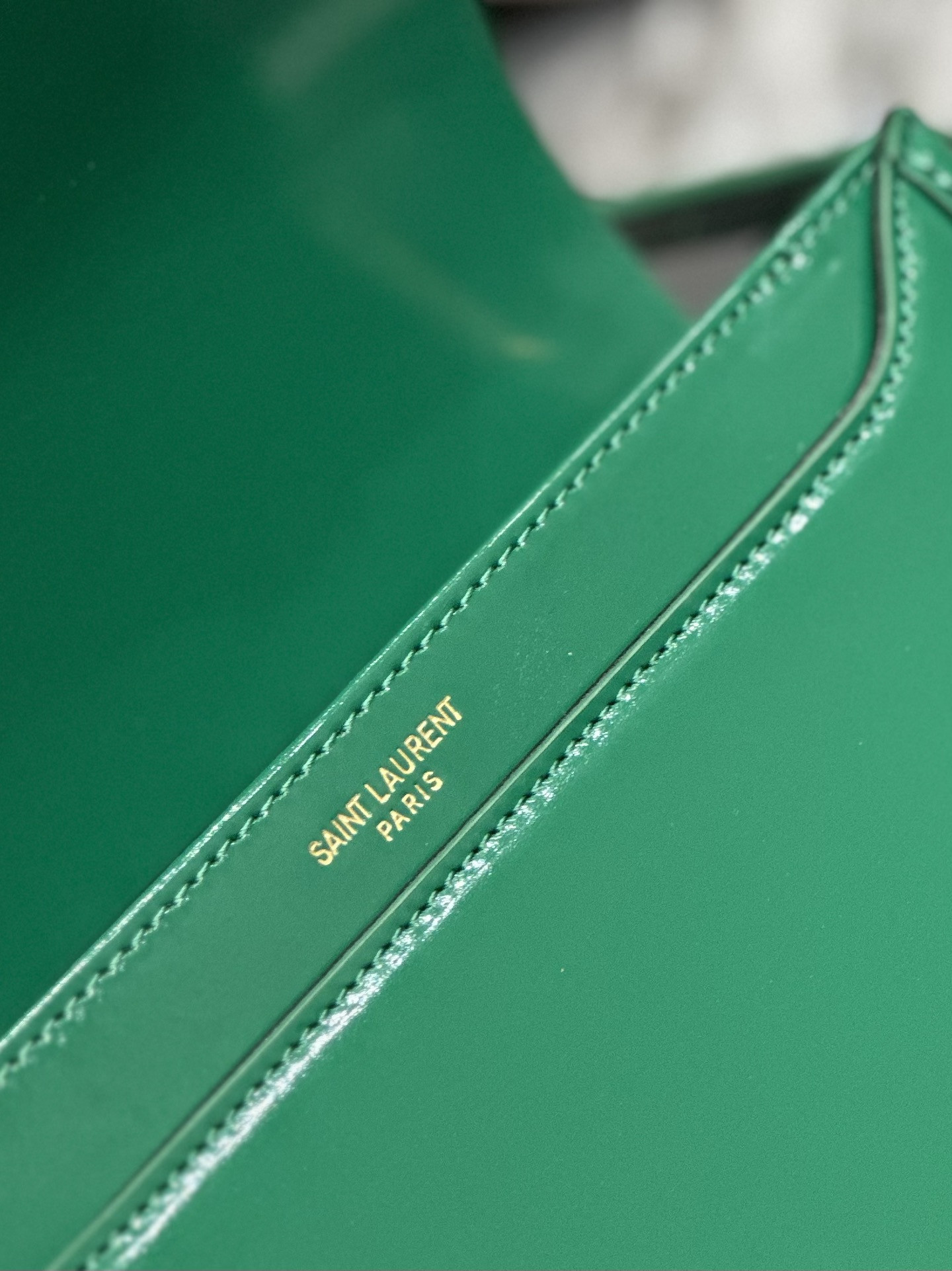 y*l solferino medium satchel in box Sa**t Lau*nt green 9.1 x 6.3 x 2.4 inches