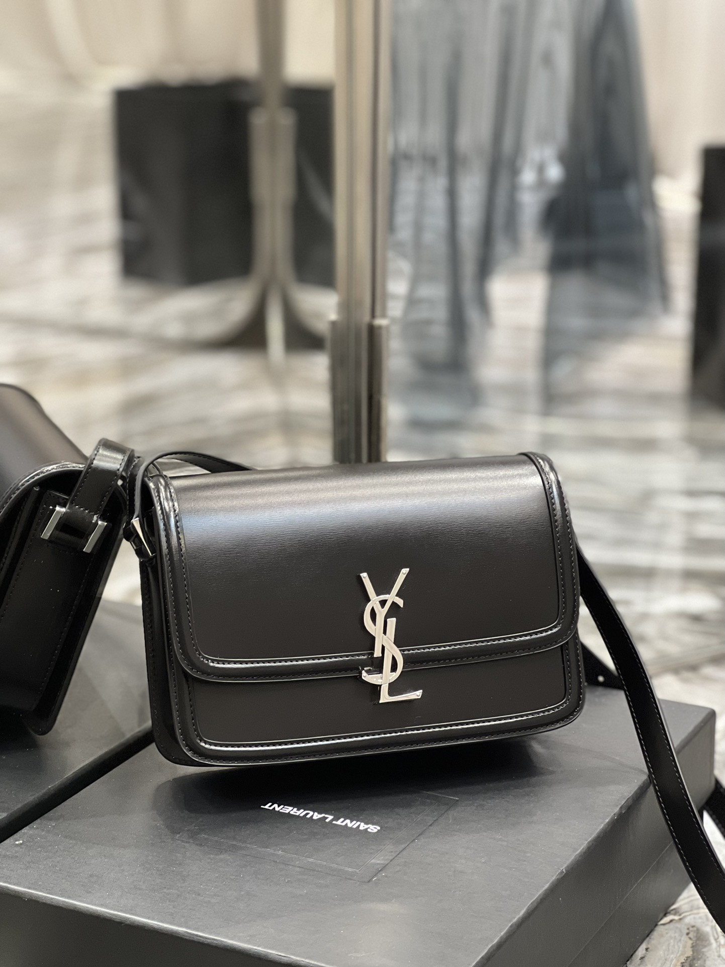Y*L solferino medium in glazed leather black 9.1 x 6.3 x 2.4 inches