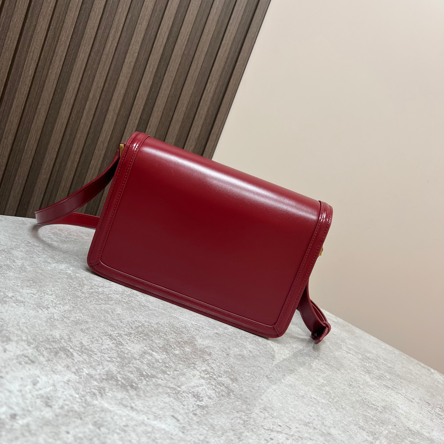 y*l solferino medium satchel in box Sa**t Lau*nt red 9.1 x 6.3 x 2.4 inches