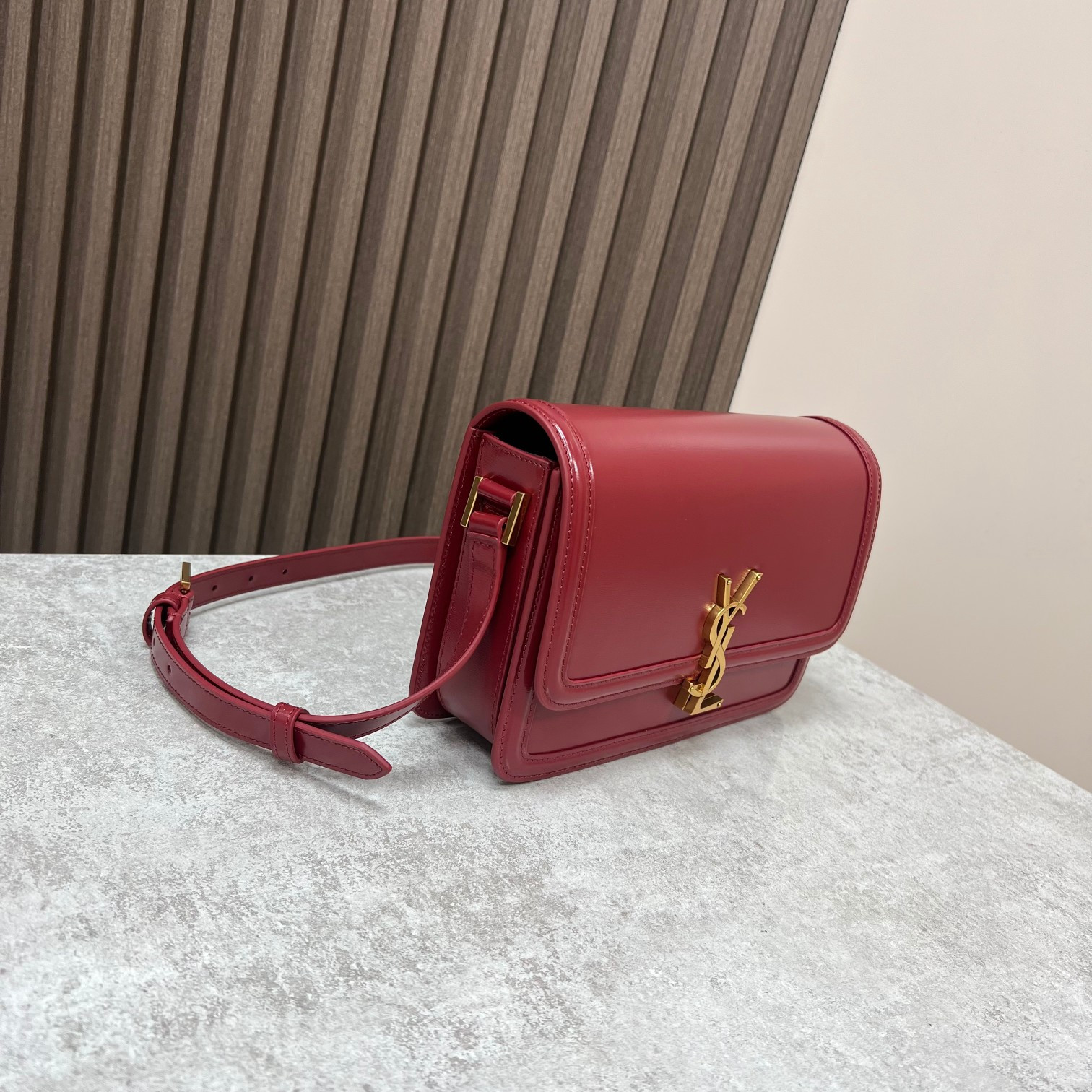 y*l solferino medium satchel in box Sa**t Lau*nt red 9.1 x 6.3 x 2.4 inches