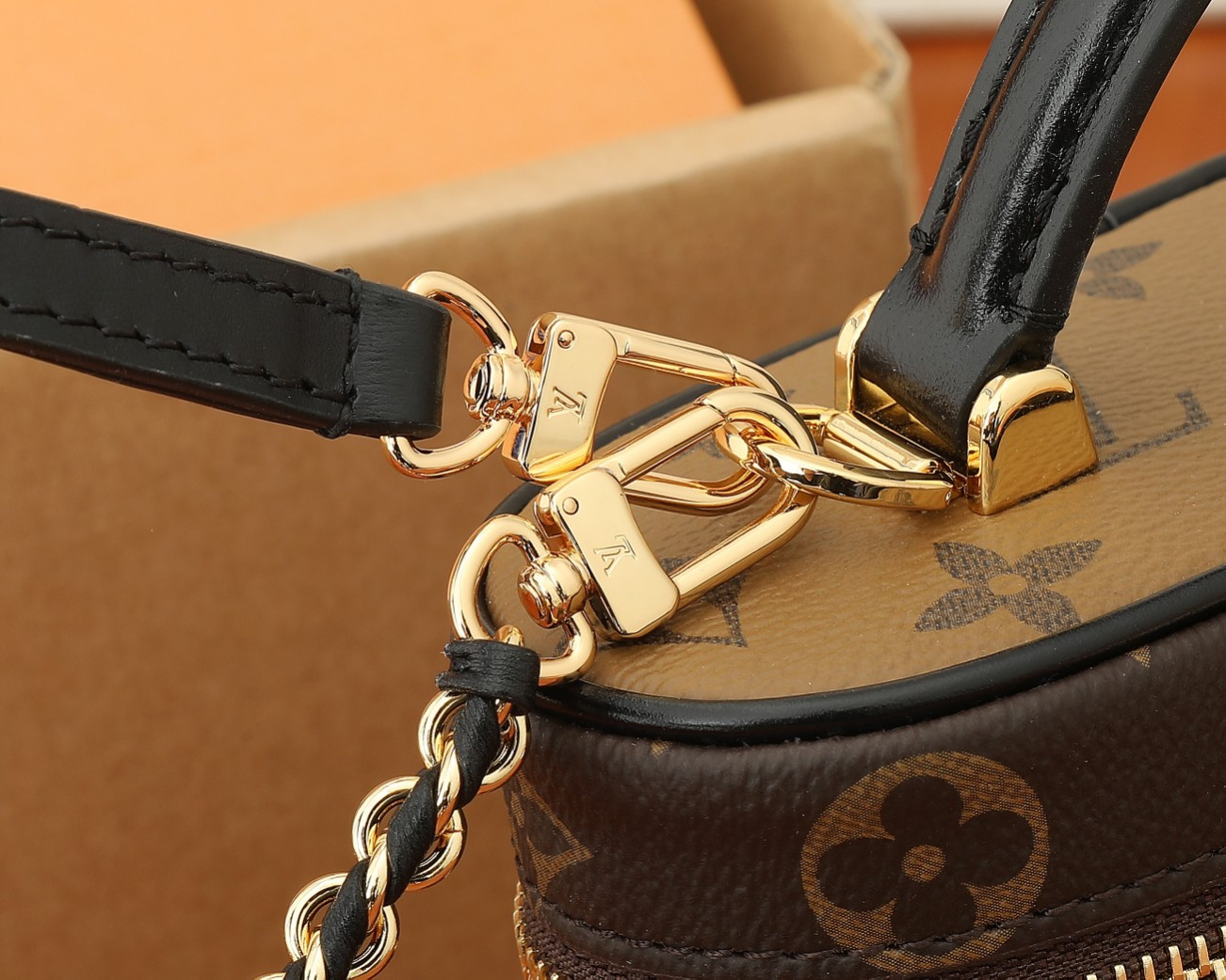 LV M47125 Vanity Chain Pouch 19 x 11.5 x 6.5 cm