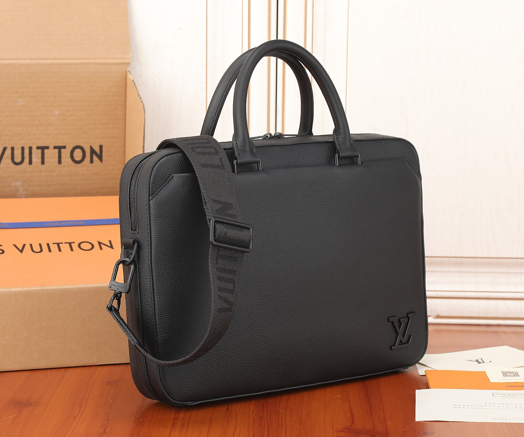 LV M23778 Pilot Briefcase 39 x 29 x 6 cm