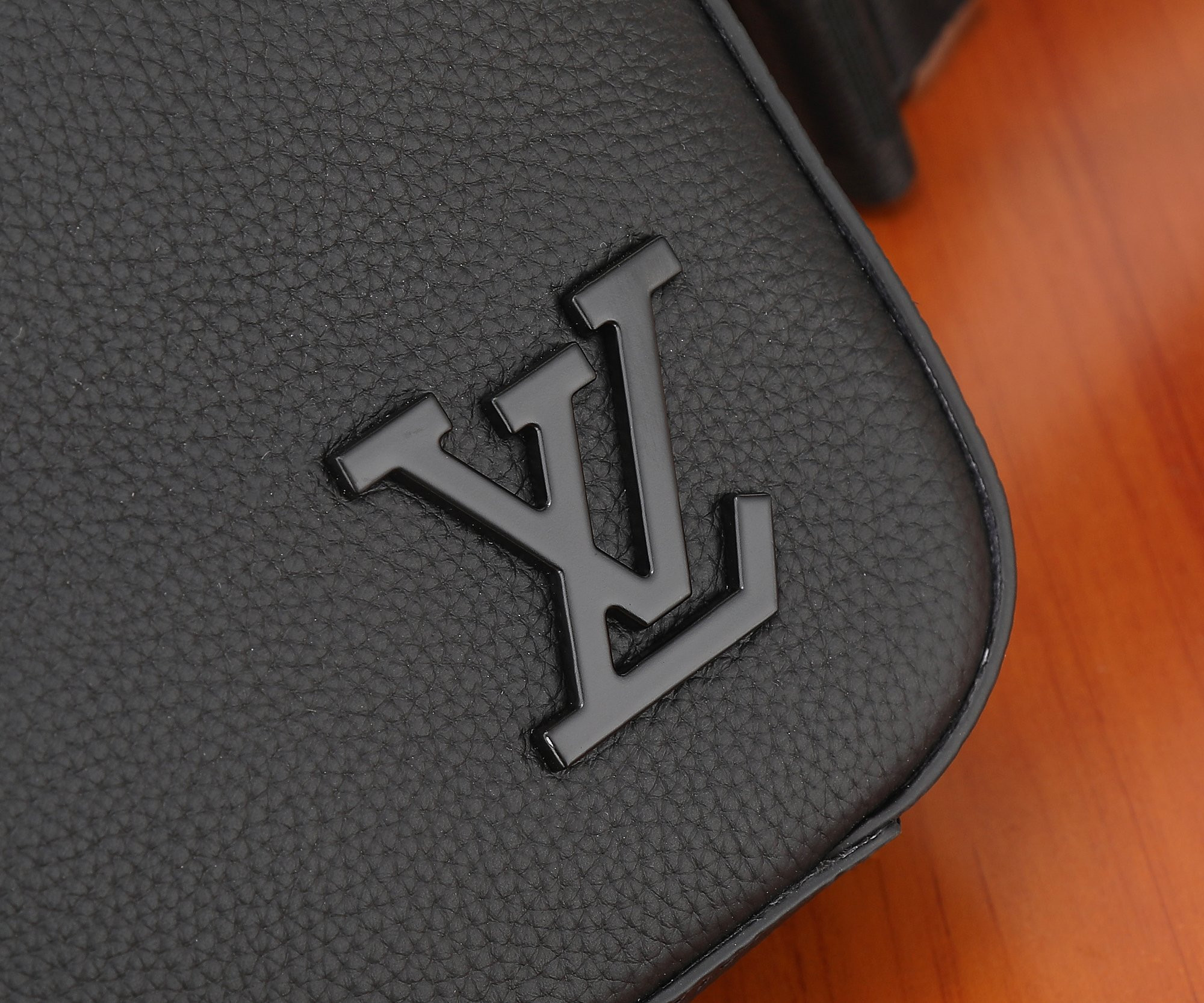 LV M23778 Pilot Briefcase 39 x 29 x 6 cm