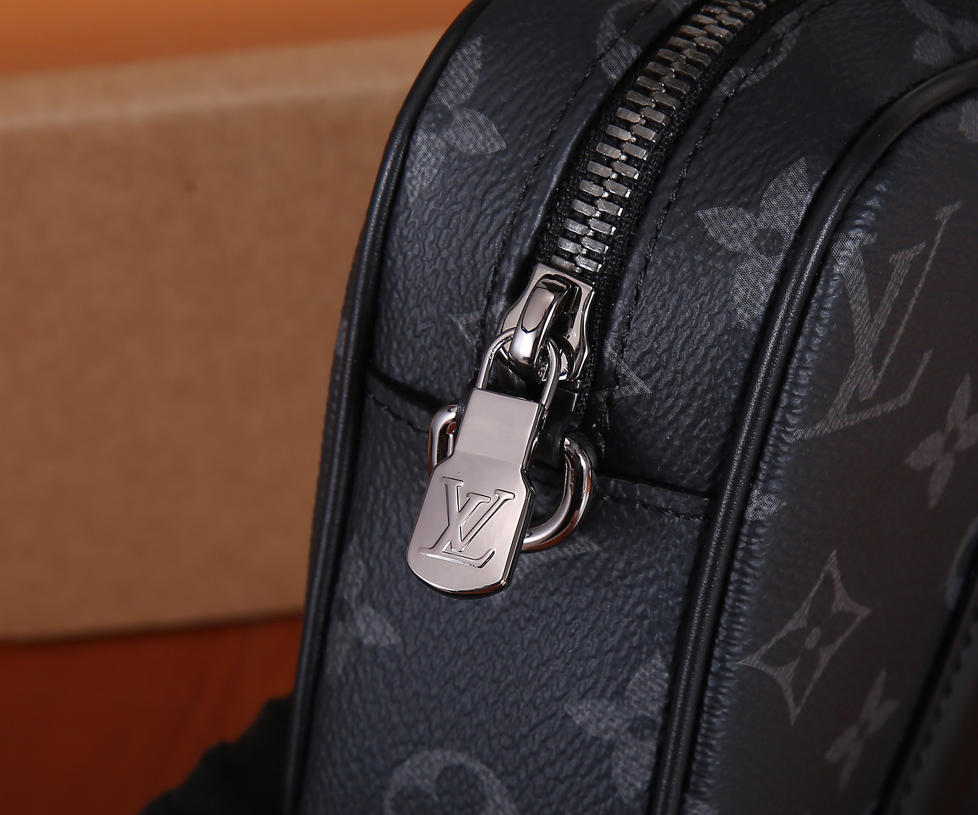 LV M82770 Nano Porte Documents Voyage 20 x 13 x 5.5 cm