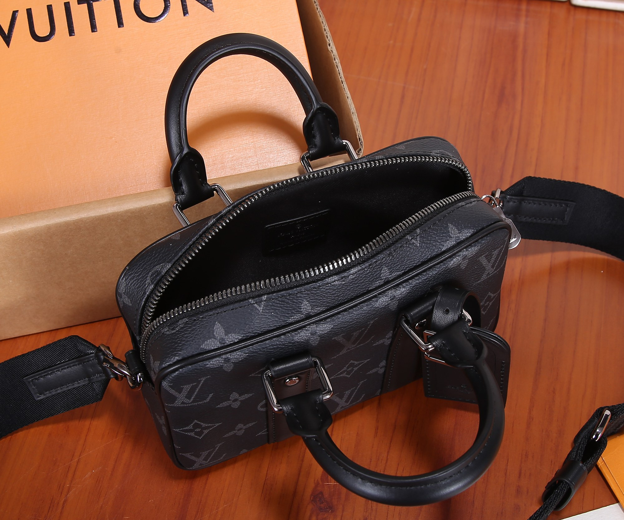 LV M82770 Nano Porte Documents Voyage 20 x 13 x 5.5 cm