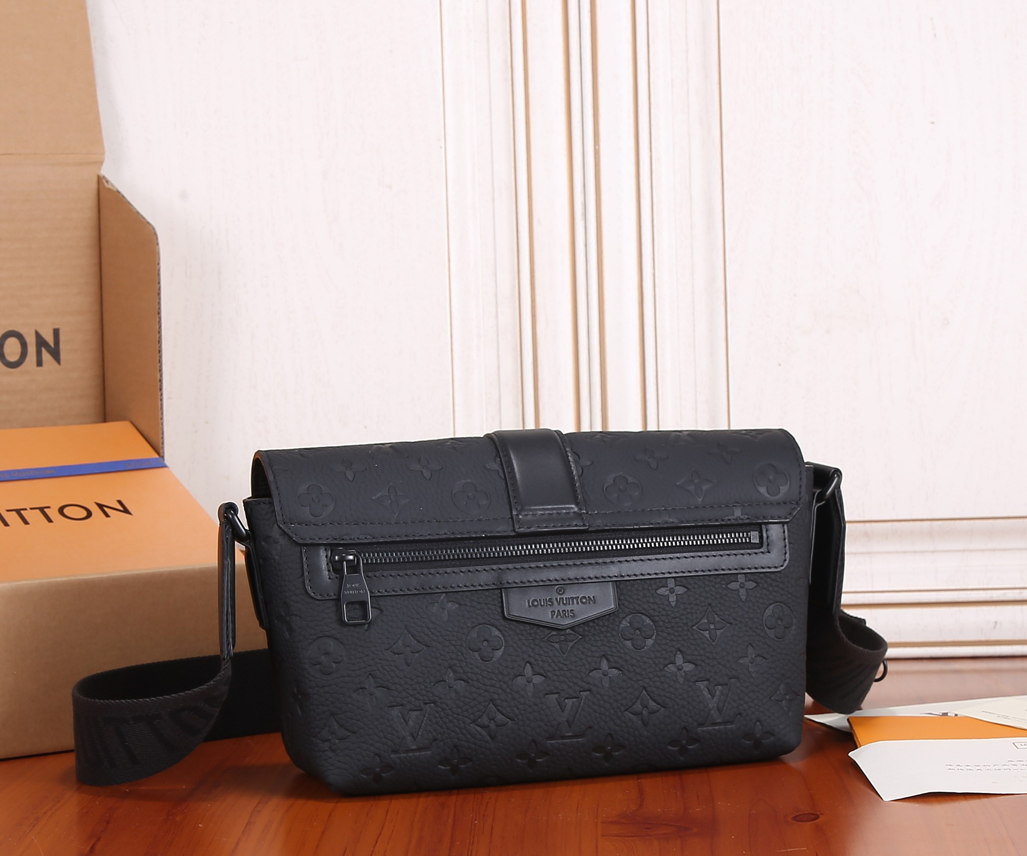 LV S-Cape Messenger M23741 28x16x10cm