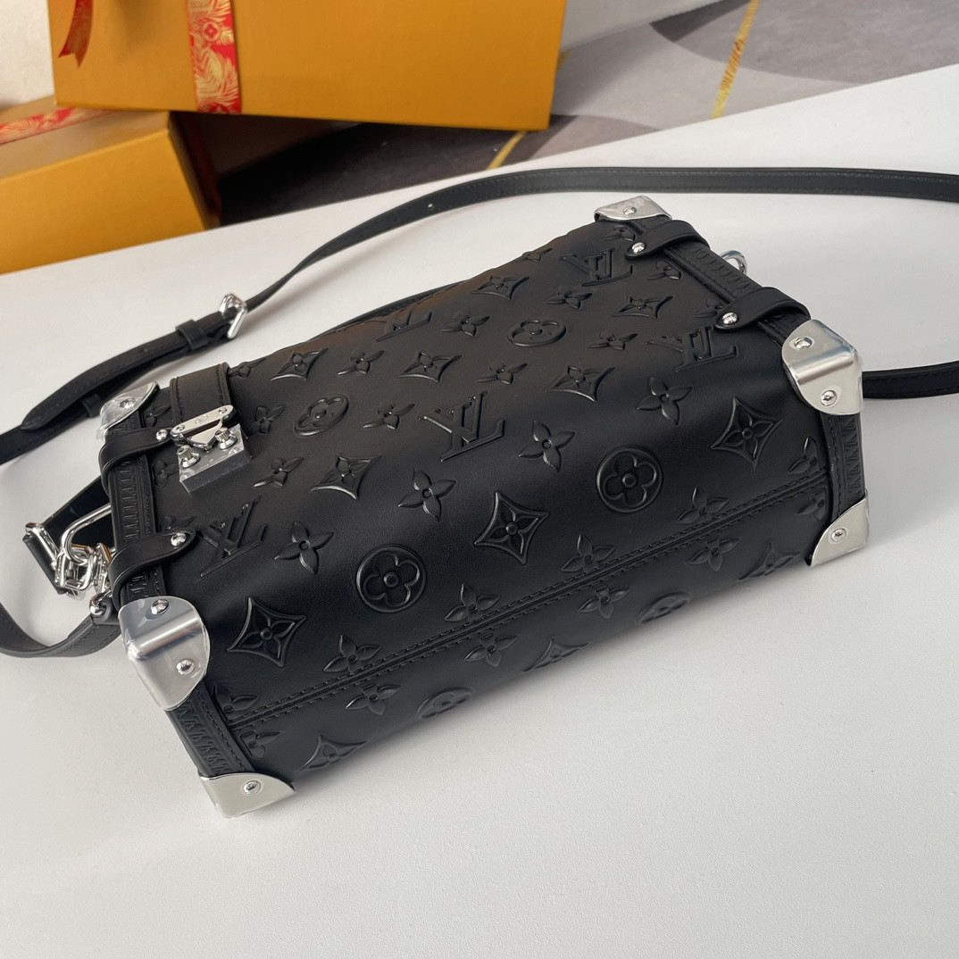 LV M21709 Nicolas Ghesquière Petite Malle 21×14 × 6 cm