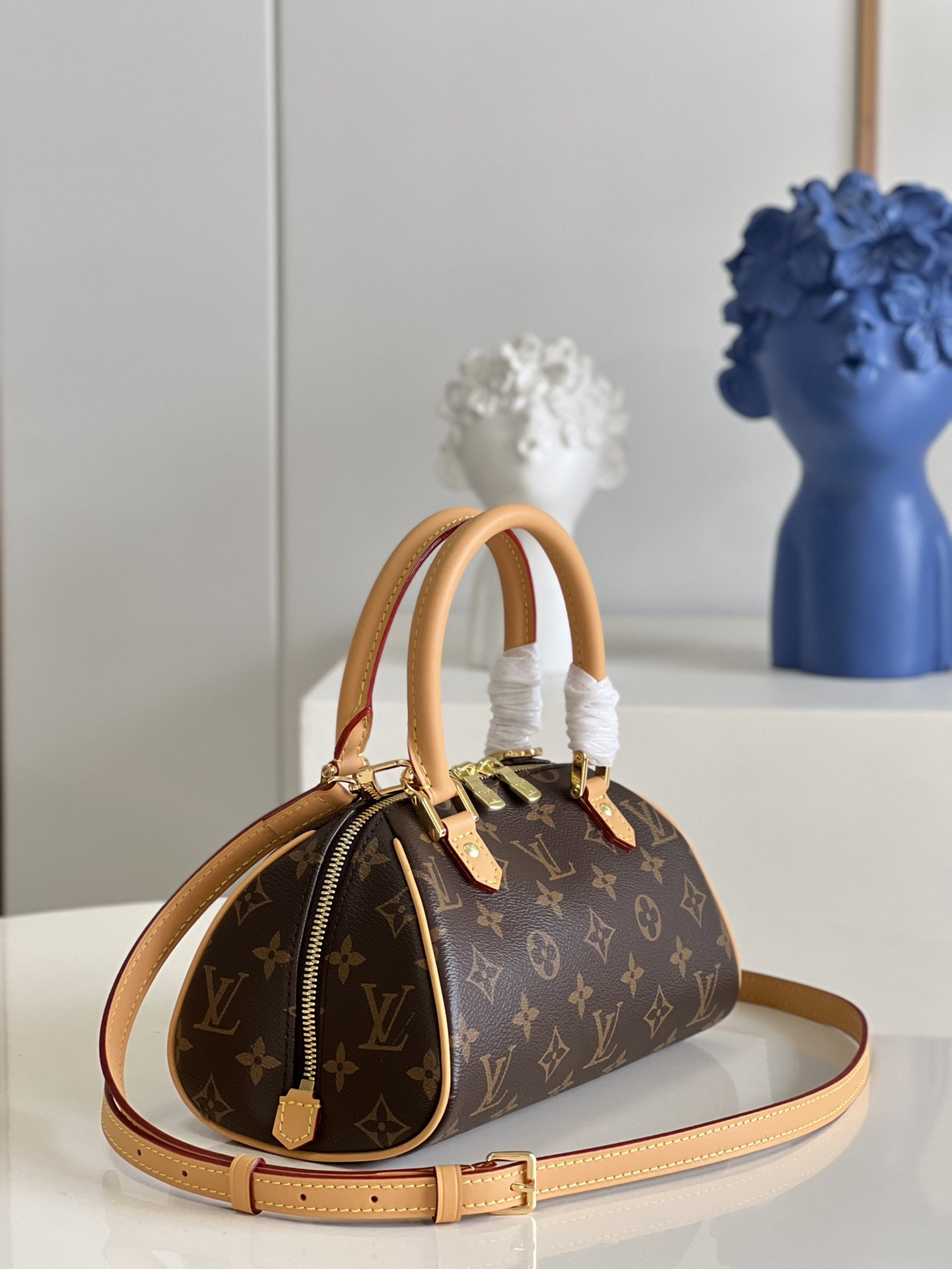 LV M50202 23 × 13 × 14 CM