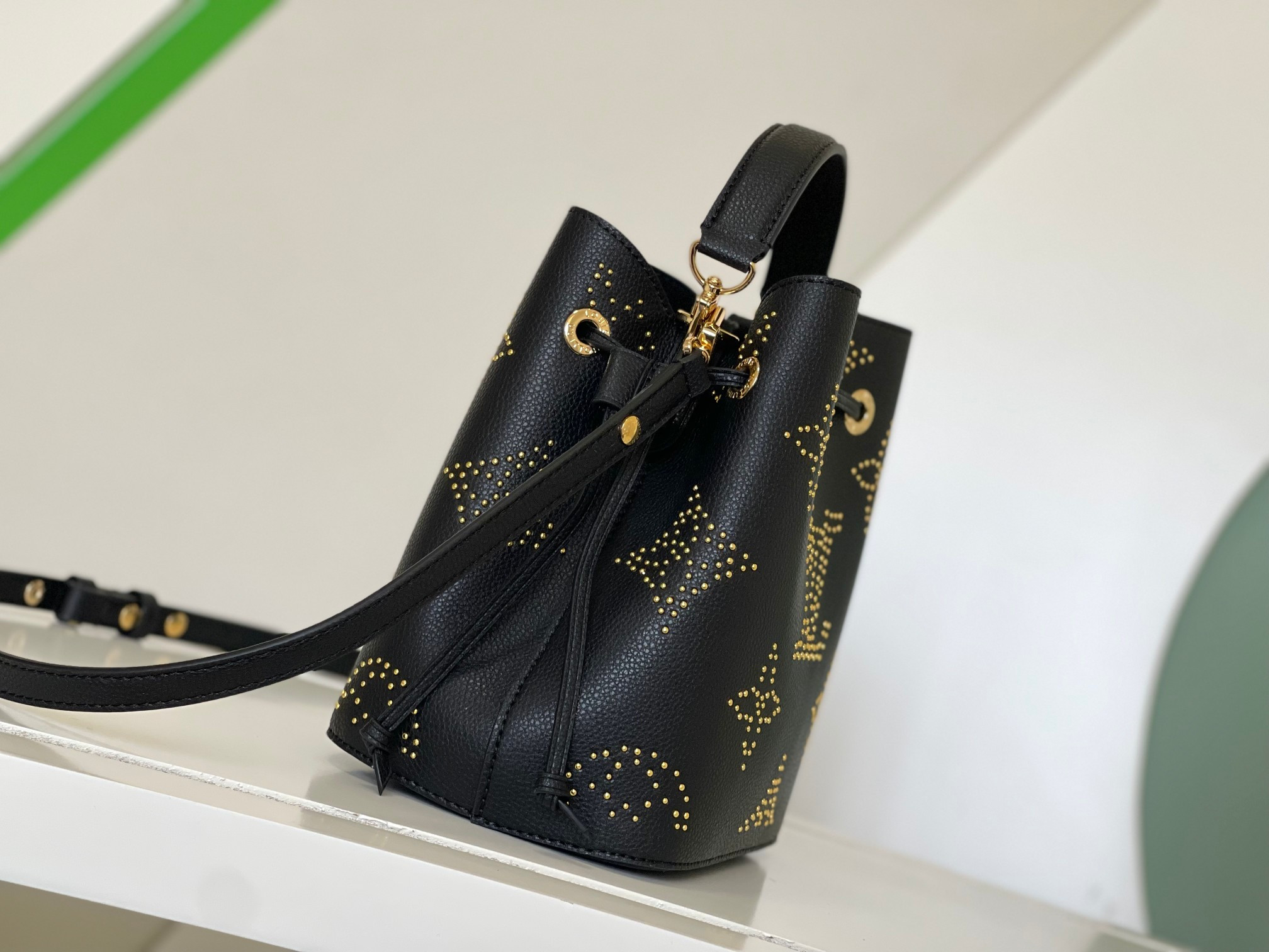 LV M46734 Néonoé BB 7.9 x 7.9 x 5.1 inches