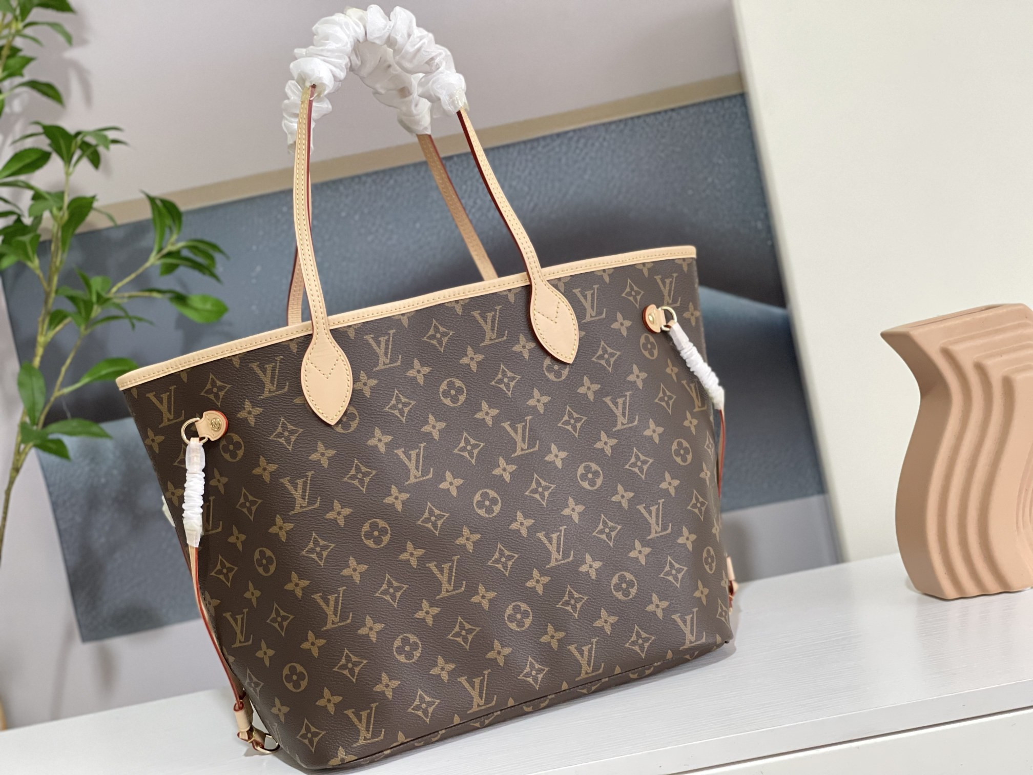 l0*is V*t0n m40995 neverfull mm 12.6 x 11.4 x 6.7 inches without box