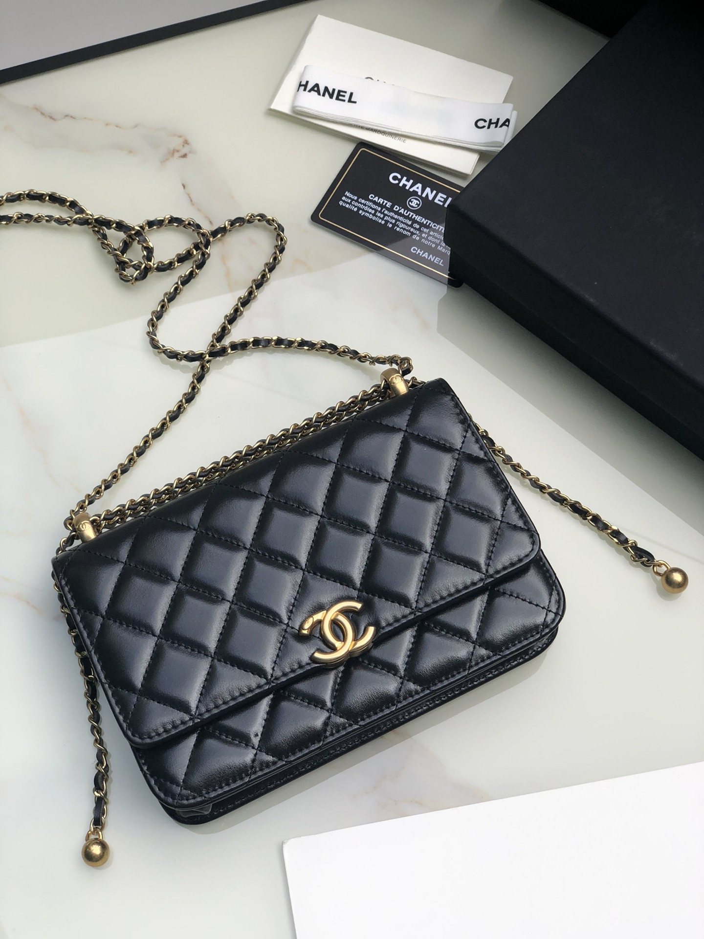 Ch*el classic wallet on chain black 4.8 × 7.5 × 1.4 in