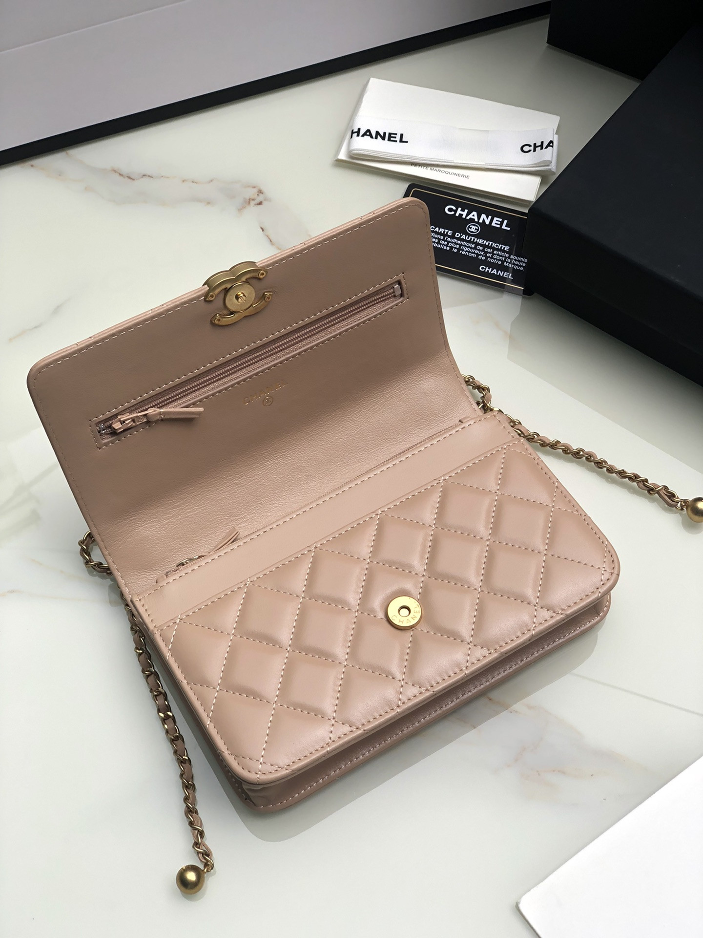 Ch*el classic wallet on chain pink 4.8 × 7.5 × 1.4 in