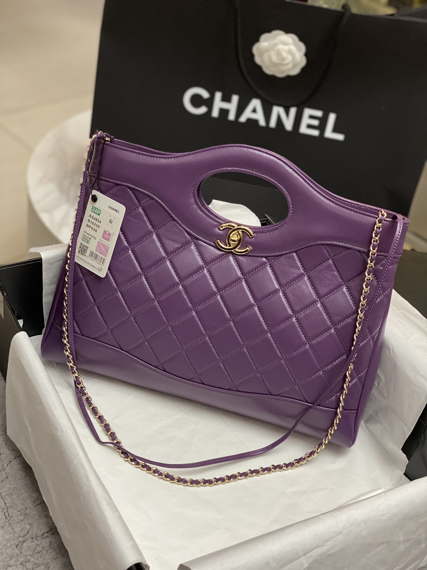 Ch*el shopping bag shiny lambskin & gold-tone metal 35x39x8cm