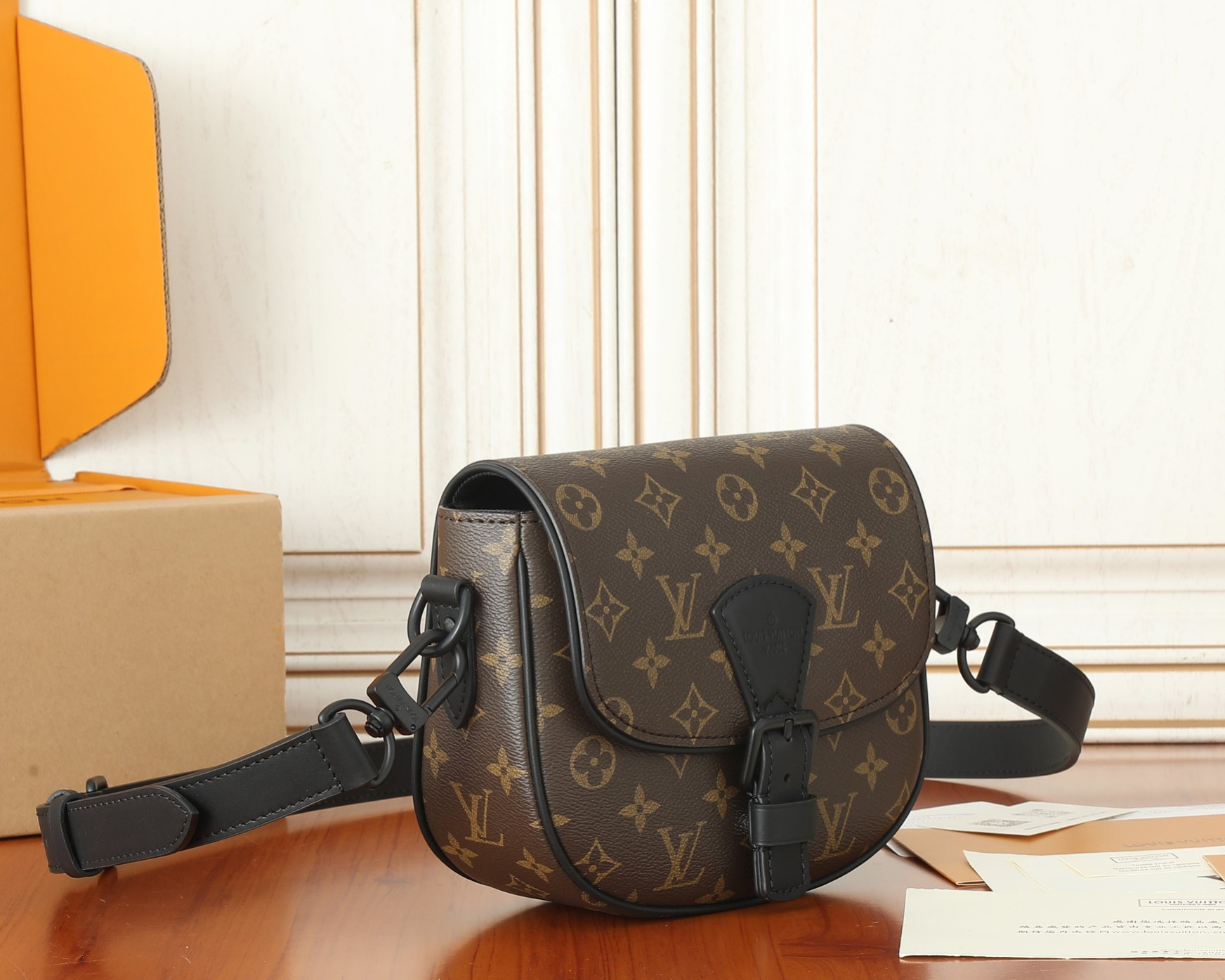 LV Montsouris Messenger PM​ M47060  7.9 x 6.7 x 2.8 inches