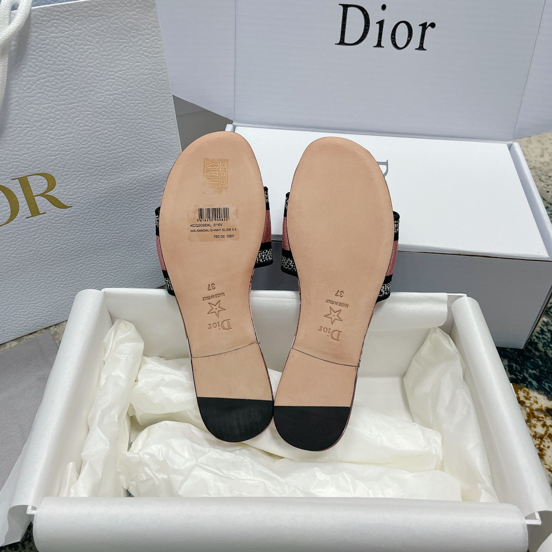 ua D*or dway slide