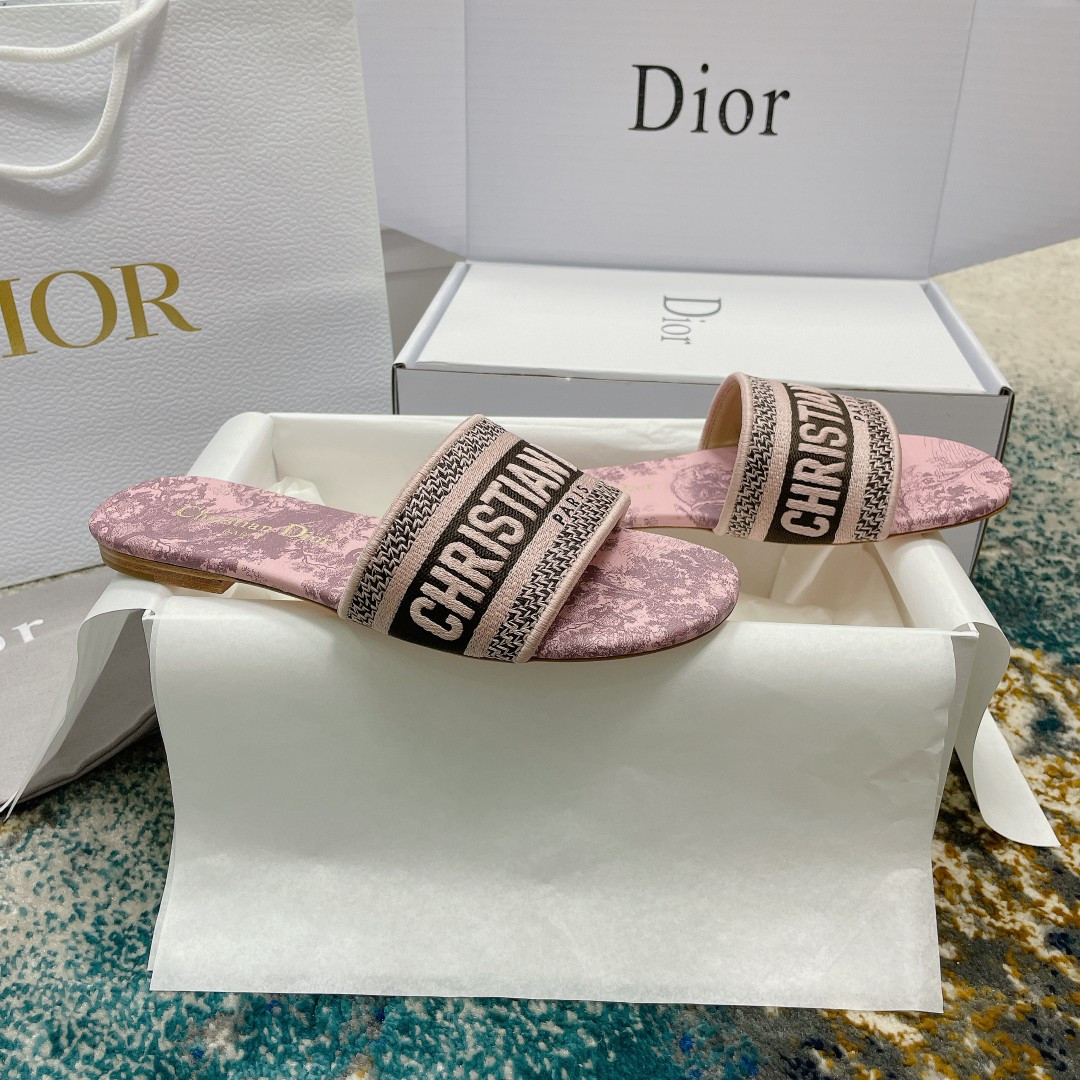 ua D*or dway slide