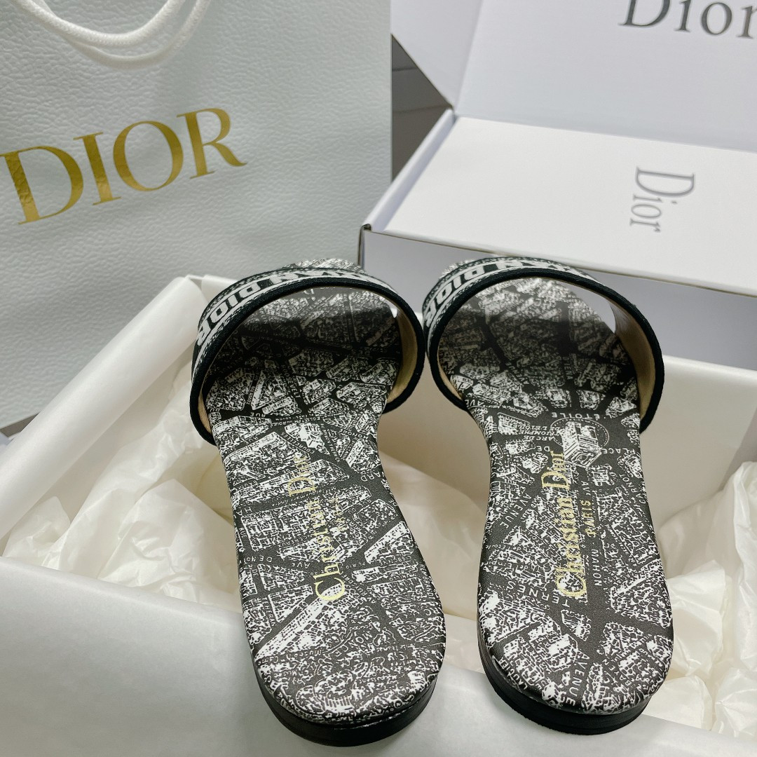 ua D*or dway slide